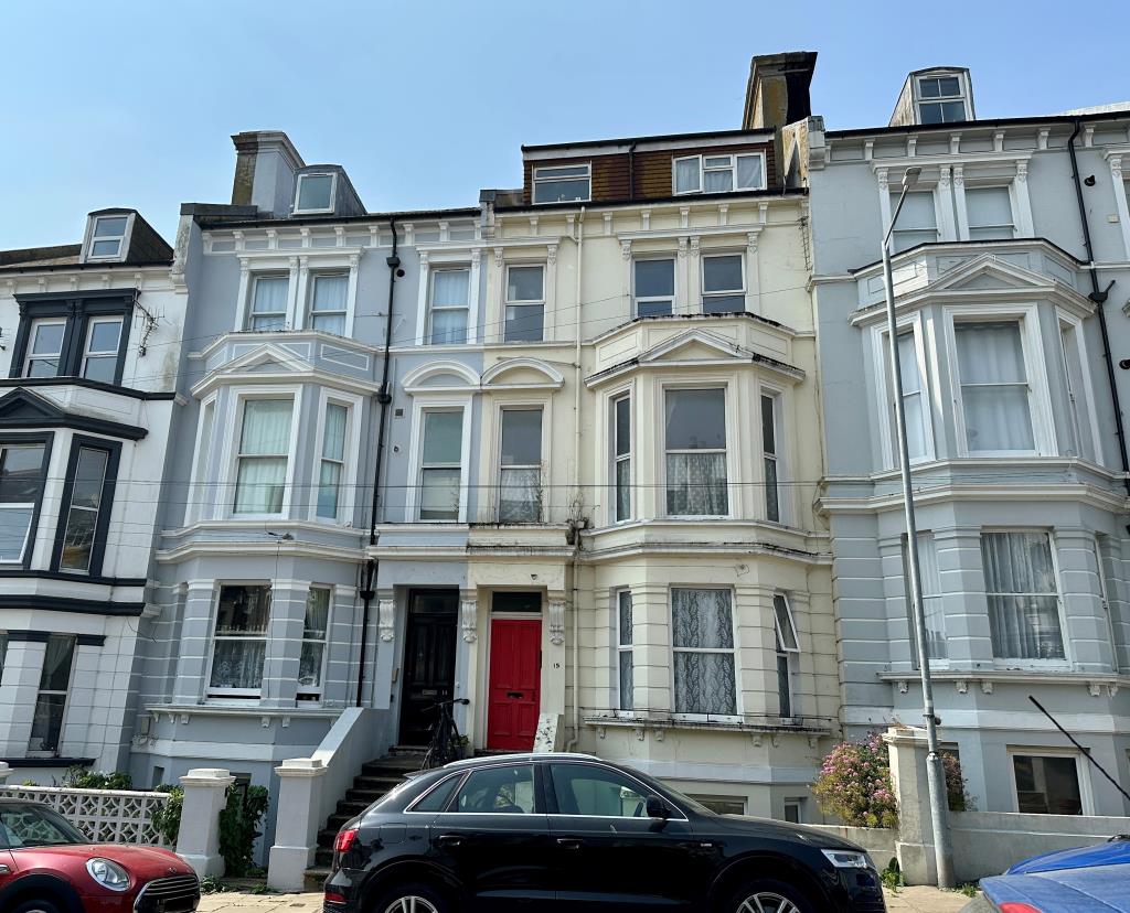 Lot: 93 - FREEHOLD BLOCK OF FLATS FOR INVESTMENT - Front elevation
